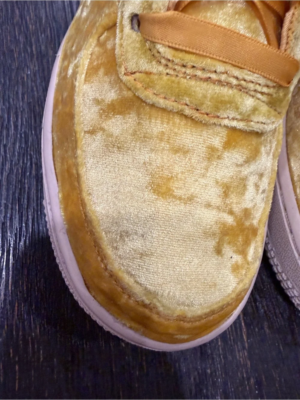 Nike Air Force 1 Low Velvet Yellow Men's Sneakers Lace Up Rubber Outsole size 7Y